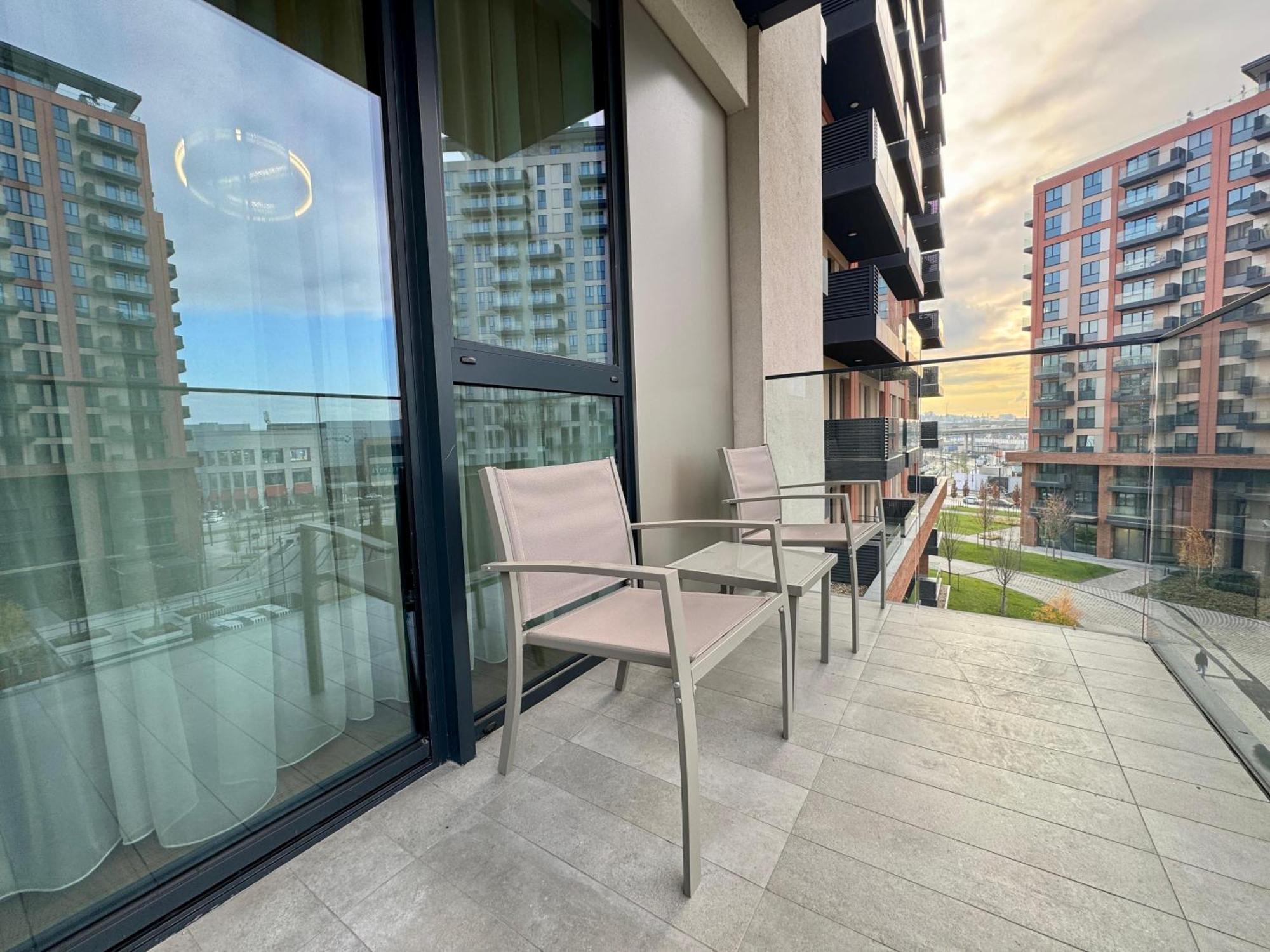 Waterfront Apartment *